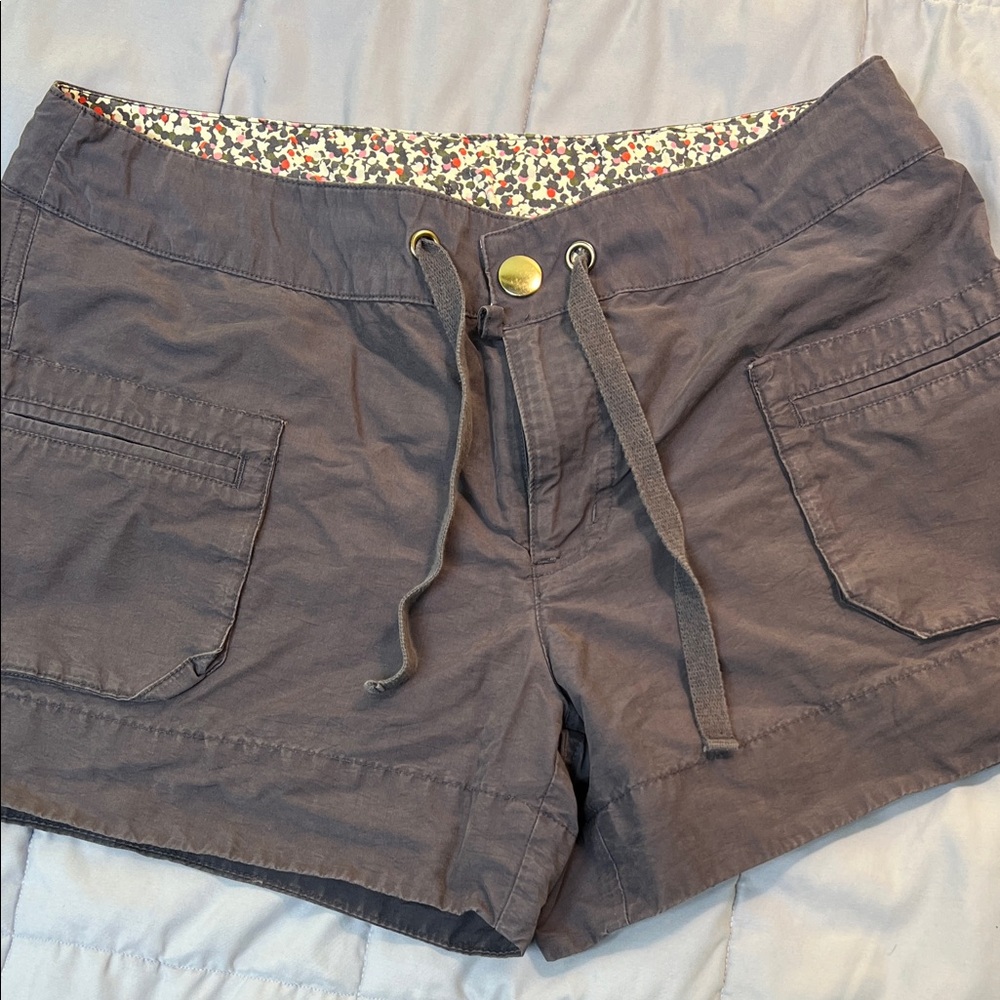 Columbia Women's weathered blue shorts Size 8